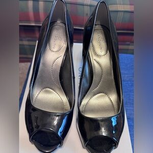 Bandolino Glossy Black Peep Toe Heels